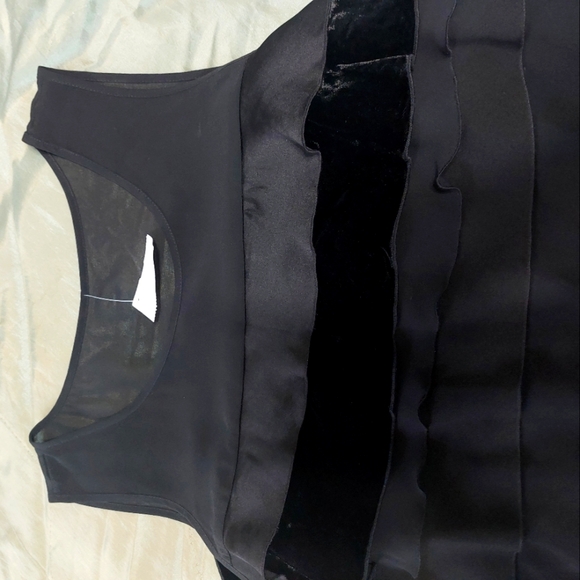 Cute little black dinner dress. - Picture 7 of 9